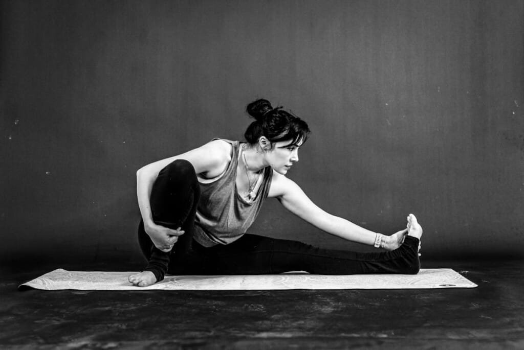 Stiff knees every morning after 50 — gentle morning stretch